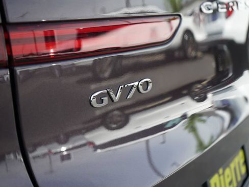 Used 2022 Genesis GV70 2.5T w/ Advanced Package AWD/4WD image 31