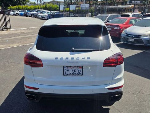 Used 2017 Porsche Cayenne AWD/4WD image 18
