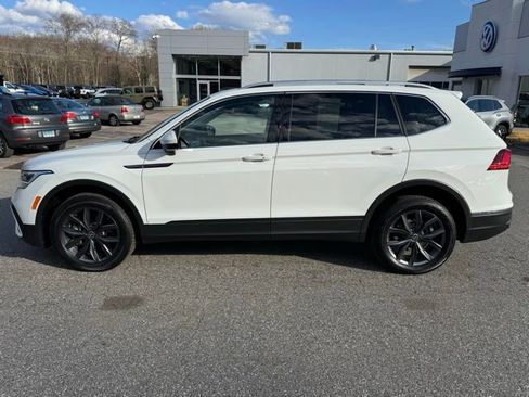 Certified 2022 Volkswagen Tiguan SE w/ Panoramic Sunroof Package image 7