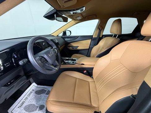 Used 2025 Lexus NX 250 FWD w/ Towing Package (2000 Lbs) image 16