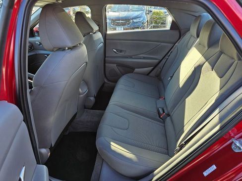 Used 2023 Hyundai Elantra SE image 14