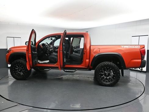 Used 2017 Toyota Tacoma TRD Off-Road w/ Tow Package (A/T) image 32