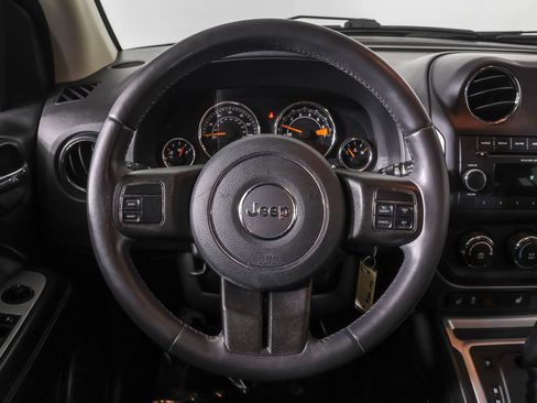 Used 2014 Jeep Compass Latitude image 25