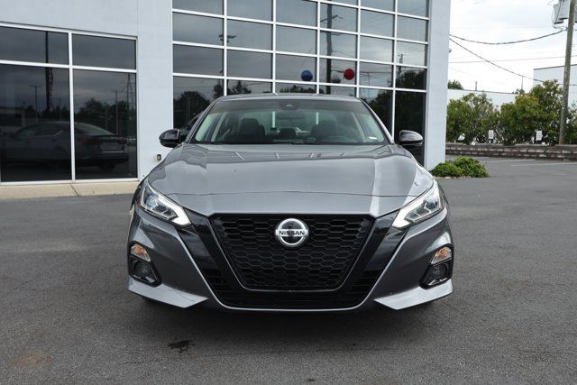 Used 2022 Nissan Altima 2.5 SR w/ Midnight Edition Package FWD image 2