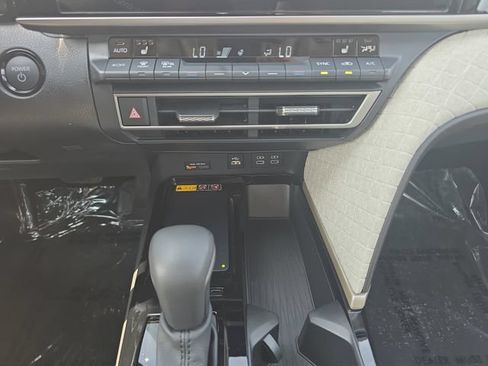 Used 2025 Toyota Camry XLE FWD image 26