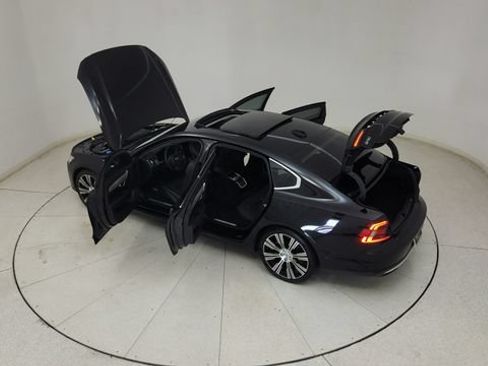 Used 2023 Volvo S90 B6 Plus AWD/4WD image 33