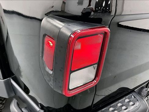 Used 2023 Jeep Gladiator Rubicon w/ Trailer Tow Package AWD/4WD image 39