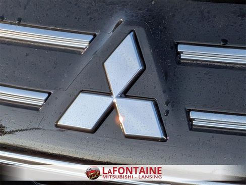 New 2026 Mitsubishi Outlander SE image 9