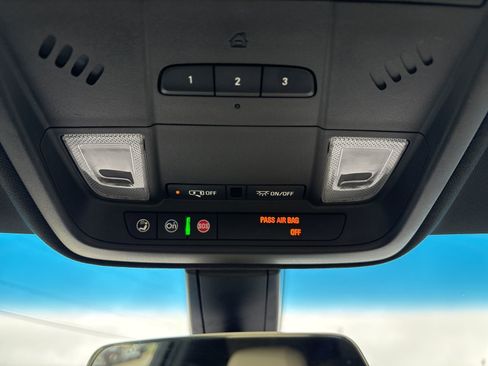 Used 2018 Cadillac XT5 FWD image 18