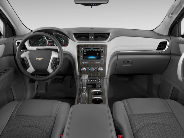 Used 2025 Chevrolet Traverse LT w/ Sun and Wheel Package AWD/4WD image 3