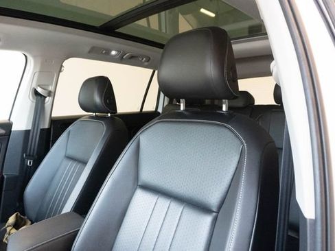 Used 2022 Volkswagen Tiguan SE FWD image 18