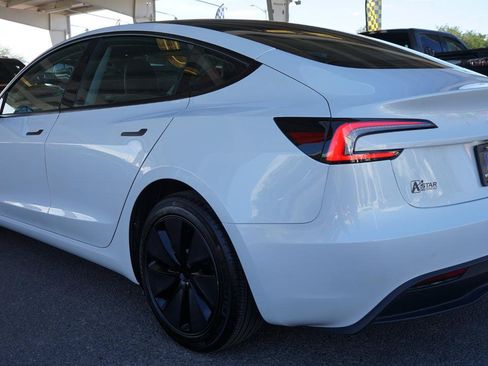 Used 2025 Tesla Model 3 RWD image 5