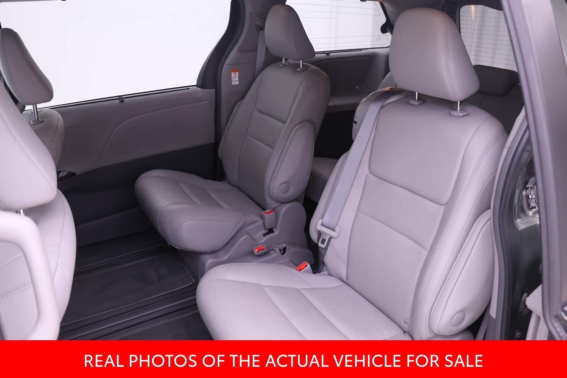 Used 2019 Toyota Sienna XLE w/ XLE Navigation Package FWD image 10