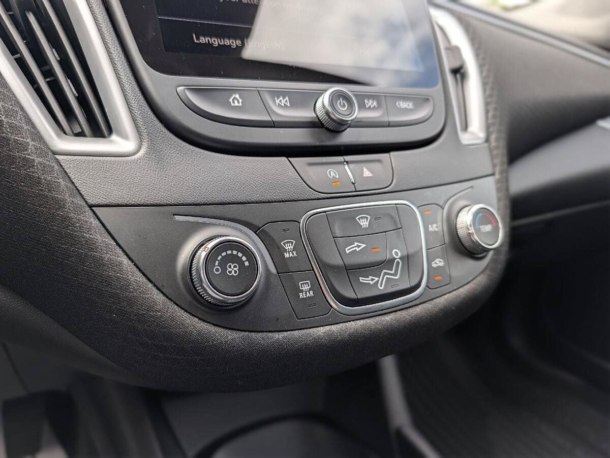 Used 2025 Chevrolet Malibu RS FWD image 29