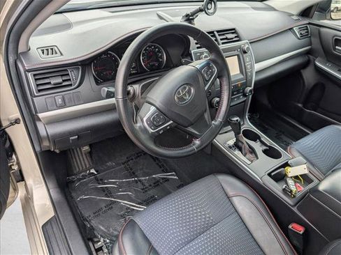 Used 2015 Toyota Camry SE w/ Moonroof Package image 10