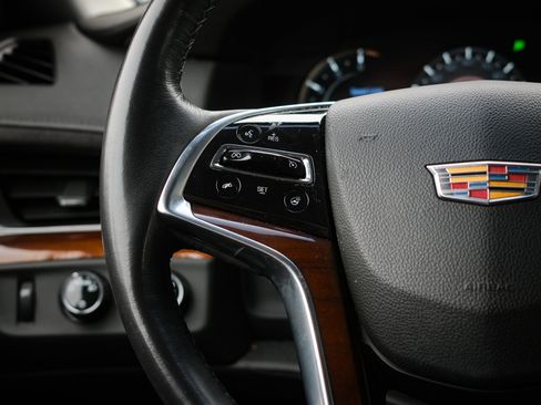 Used 2020 Cadillac Escalade 4WD image 18