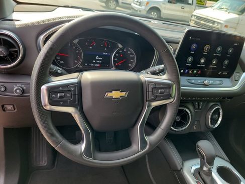Used 2025 Chevrolet Blazer LT AWD/4WD image 25