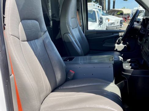 Used 2013 Chevrolet Express 2500 RWD image 12