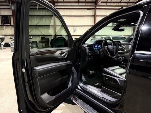 Used 2022 Chevrolet Tahoe LT w/ Luxury Package RWD image 13