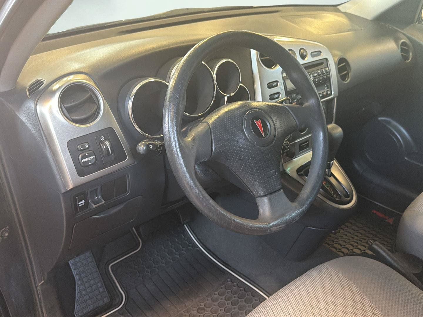Used 2007 Pontiac Vibe w/ Preferred Package FWD image 12