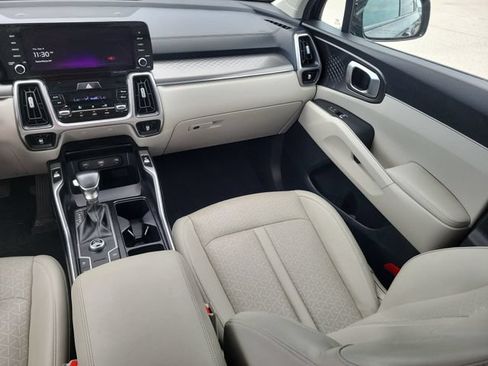 Used 2022 Kia Sorento S w/ Panoramic Sunroof Package FWD image 14