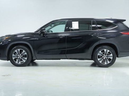Used 2022 Toyota Highlander XLE image 4