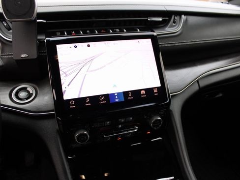 Used 2022 Jeep Grand Cherokee L Overland w/ MOPAR Finishing Package image 8