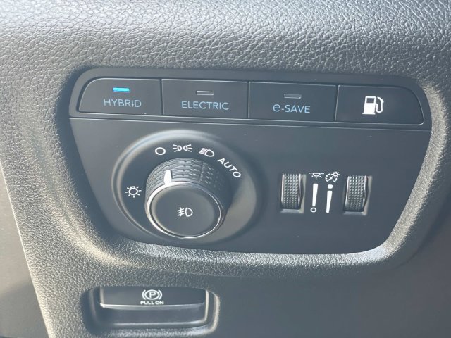 Used 2023 Jeep Grand Cherokee 4WD 4xe image 19