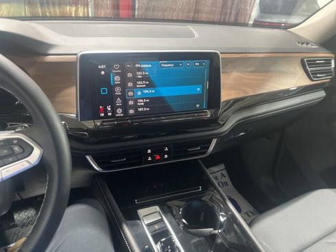 Used 2025 Volkswagen Atlas SE w/ Panoramic Sunroof Package image 16