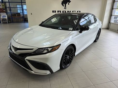 Used 2022 Toyota Camry XSE FWD image 4