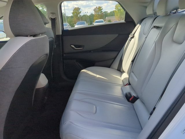 Used 2025 Hyundai Elantra Limited FWD image 12