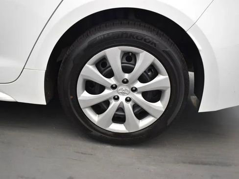 Used 2025 Toyota Corolla LE image 34