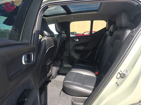 Used 2023 Volvo XC40 B5 Plus w/ Protection Package Premier image 13