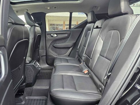 Certified 2024 Volvo XC40 B5 Plus w/ Climate Package image 18