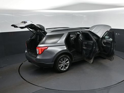Used 2023 Ford Explorer XLT w/ Equipment Group 202A AWD/4WD image 49