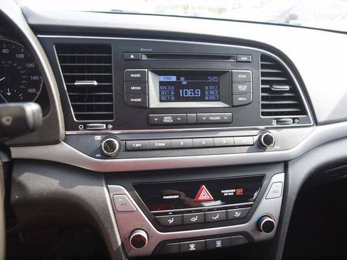 Used 2018 Hyundai Elantra SE FWD image 10