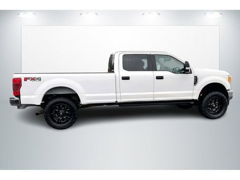 Used 2017 Ford F350 XLT w/ Camper Package image 13