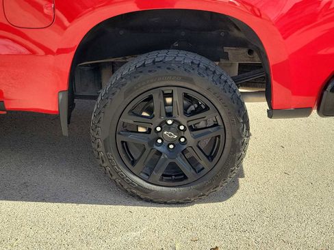 Used 2024 Chevrolet Silverado 1500 LT Trail Boss w/ Convenience Package II image 12