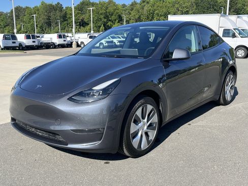 Used 2023 Tesla Model Y Long Range AWD/4WD image 5