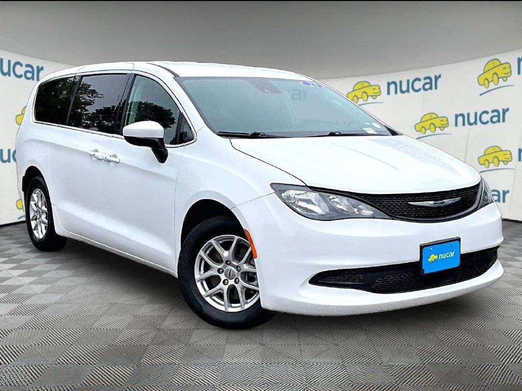 Used 2023 Chrysler Voyager LX FWD image 1