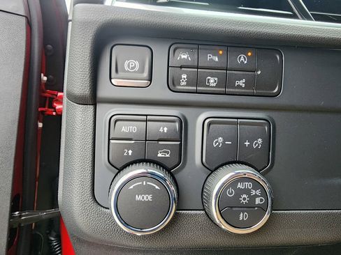 New 2025 Chevrolet Suburban Premier AWD/4WD image 15