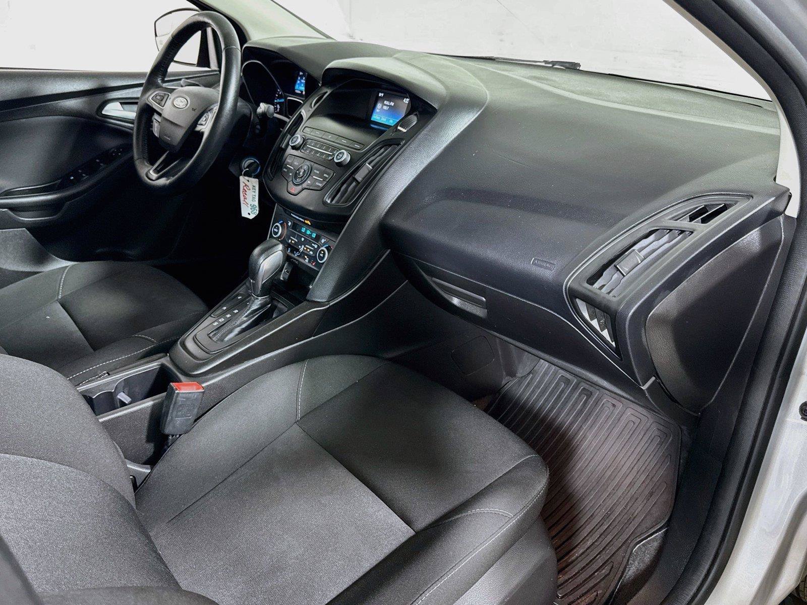 Used 2018 Ford Focus SE w/ SE Appearance Package FWD image 25