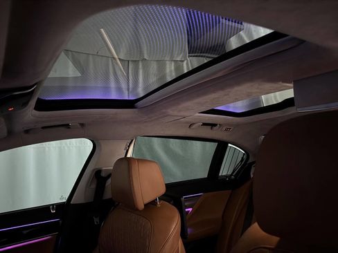 Used 2017 BMW ALPINA B7 xDrive image 21