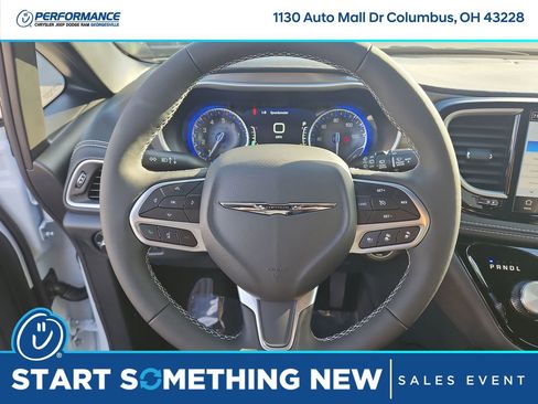 New 2026 Chrysler Pacifica Select image 21