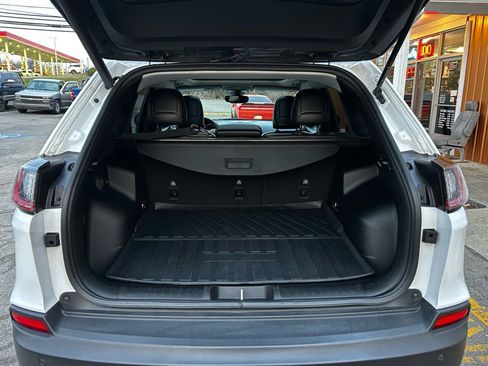 Used 2019 Jeep Cherokee Latitude Plus image 12