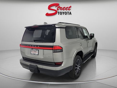 Used 2025 Lexus GX 550 w/ Cold Area Package AWD/4WD image 4