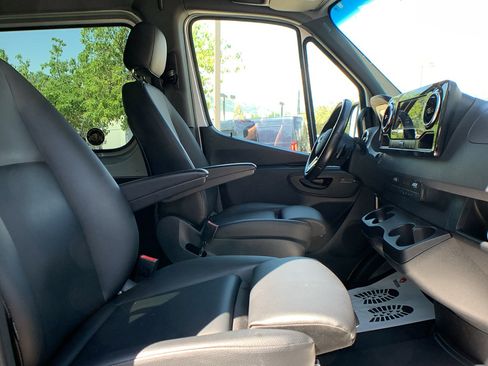 Used 2024 Mercedes-Benz Sprinter 2500 image 21