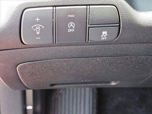 Used 2025 Hyundai Elantra SE FWD image 14