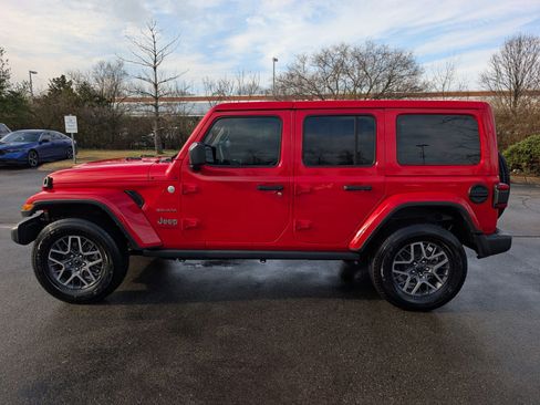 Used 2024 Jeep Wrangler Unlimited Sahara AWD/4WD image 2