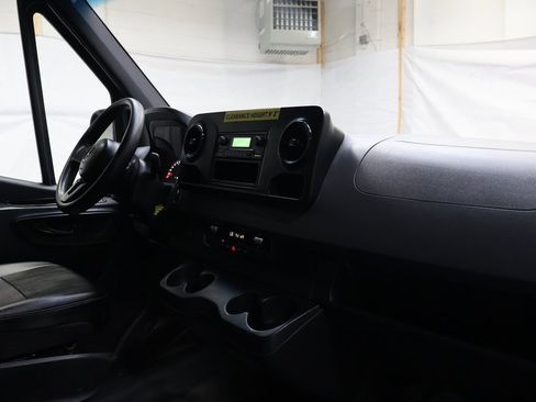 Used 2019 Mercedes-Benz Sprinter 144 image 11
